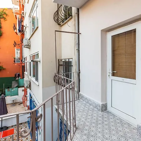 Central And Stylish Apartment 5 Min Walk To Istiklal Street In Cihangir, Beyoglu Apartment *