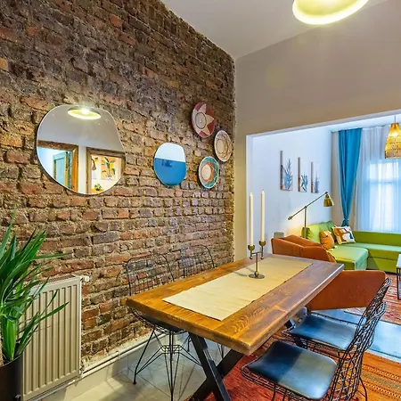 Central And Stylish Apartment 5 Min Walk To Istiklal Street In Cihangir, Beyoglu Apartment Istanbul