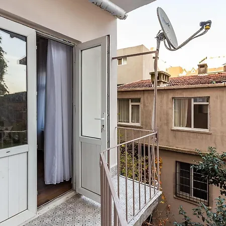 Central And Stylish Apartment 5 Min Walk To Istiklal Street In Cihangir, Beyoglu Apartment Istanbul