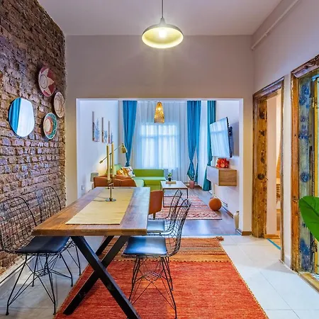 Central And Stylish Apartment 5 Min Walk To Istiklal Street In Cihangir, Beyoglu Istanbul
