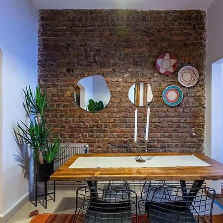 Apartment Central And Stylish Apartment 5 Min Walk To Istiklal Street In Cihangir, Beyoglu *