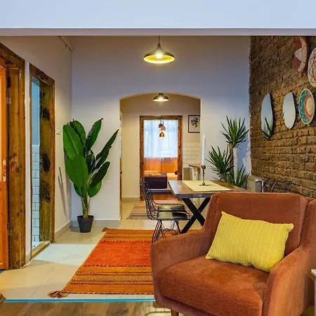 Central And Stylish Apartment 5 Min Walk To Istiklal Street In Cihangir, Beyoglu *