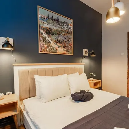 Central And Stylish Apartment 5 Min Walk To Istiklal Street In Cihangir, Beyoglu *
